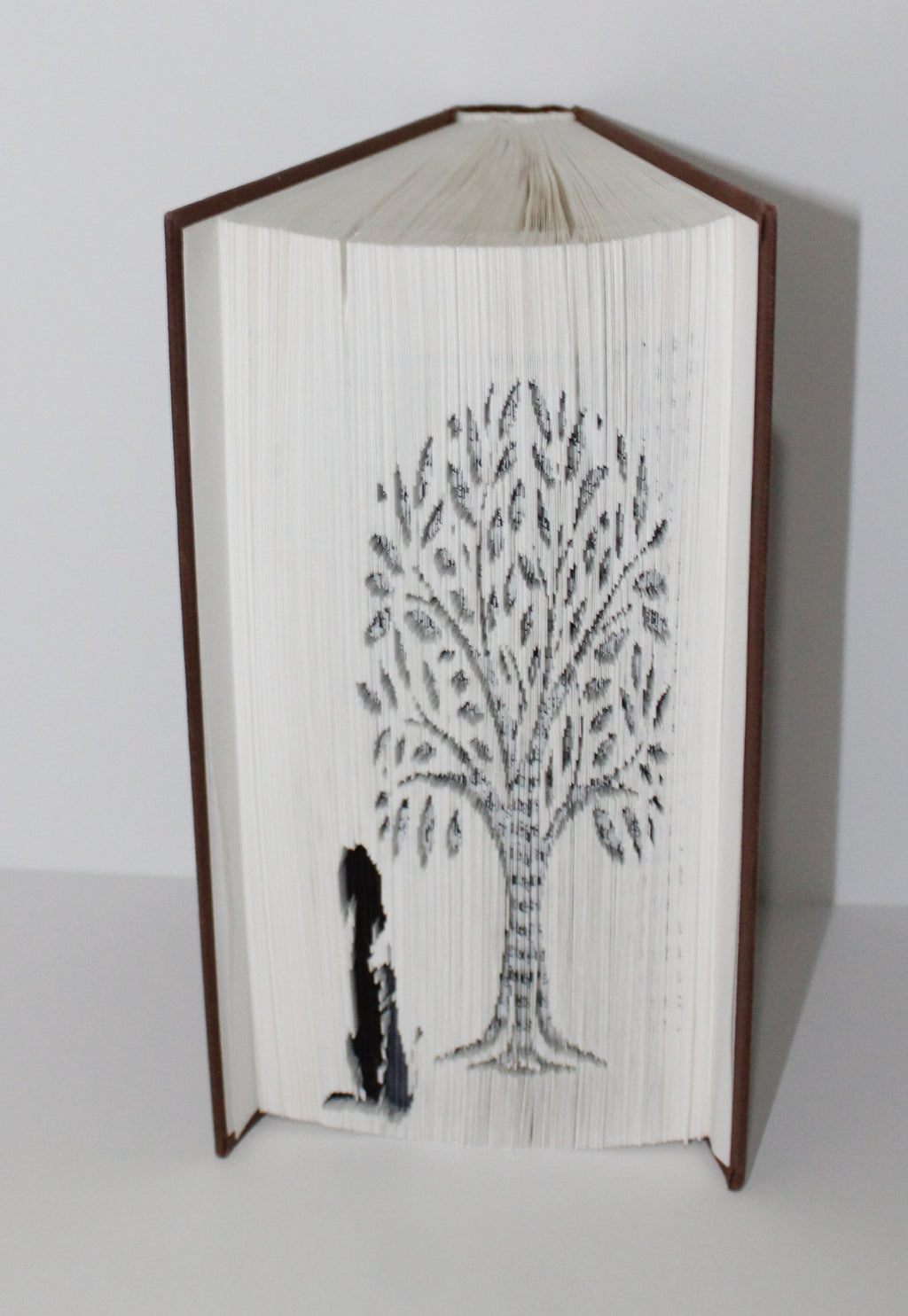 Livre arbre avec un chien et un chat