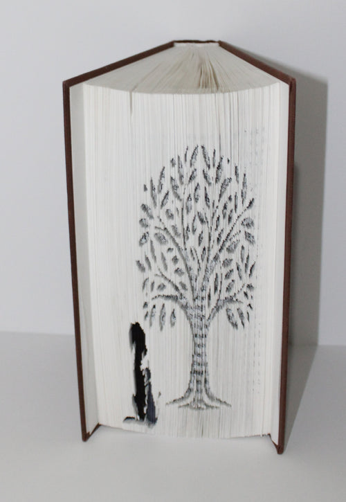 Livre arbre avec un chien et un chat