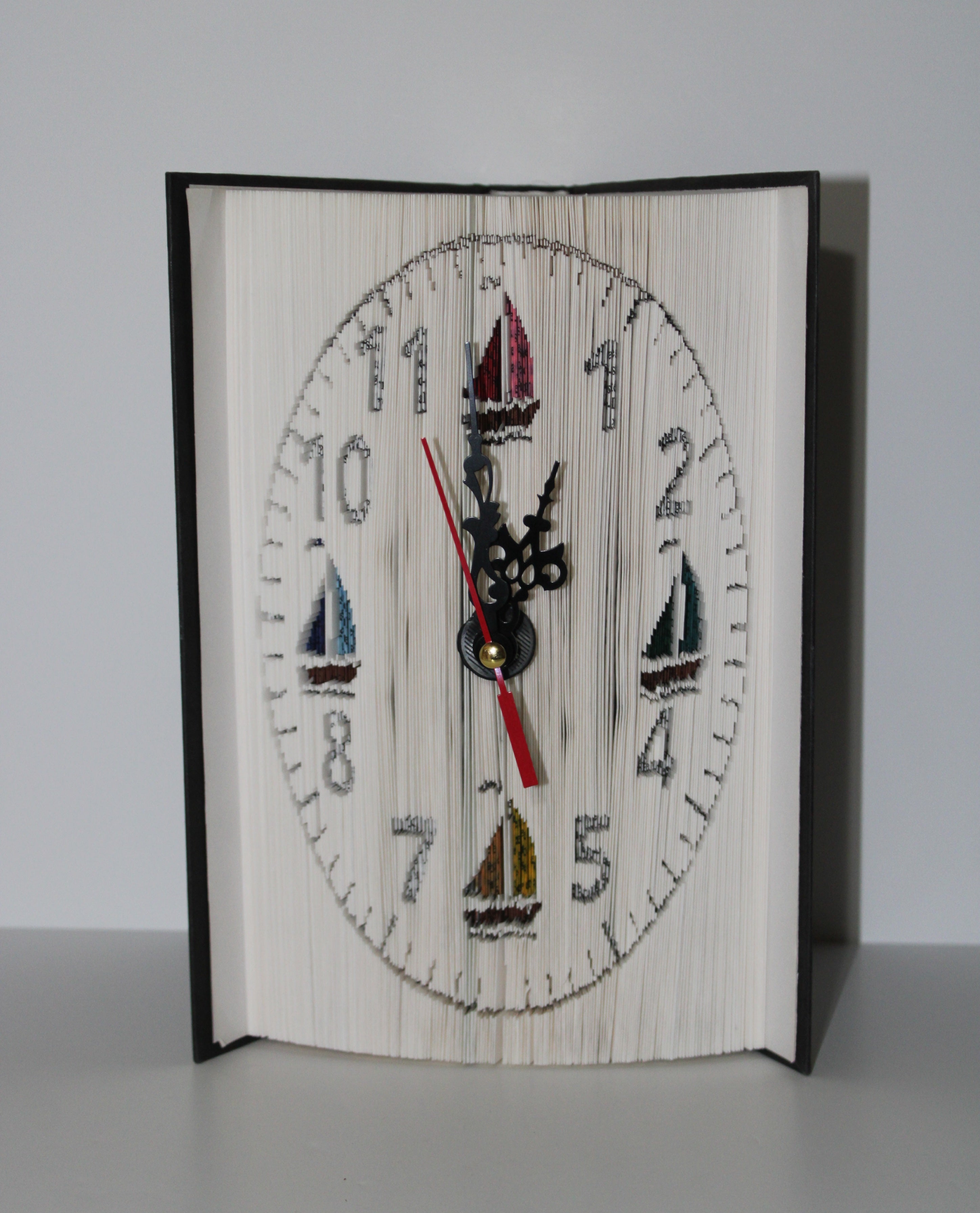 Livre pendule voiliers en couleur