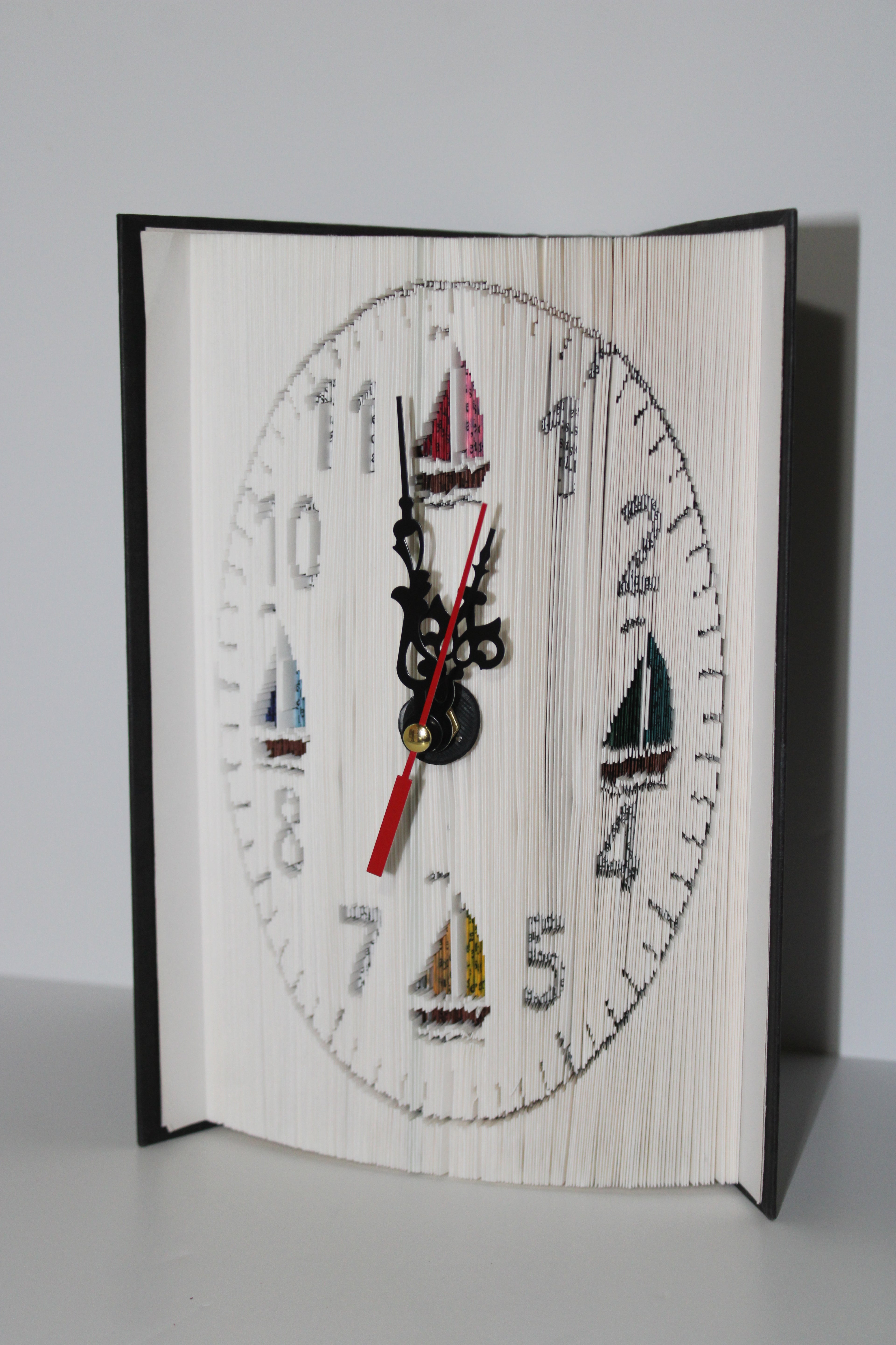 Livre pendule voiliers en couleur