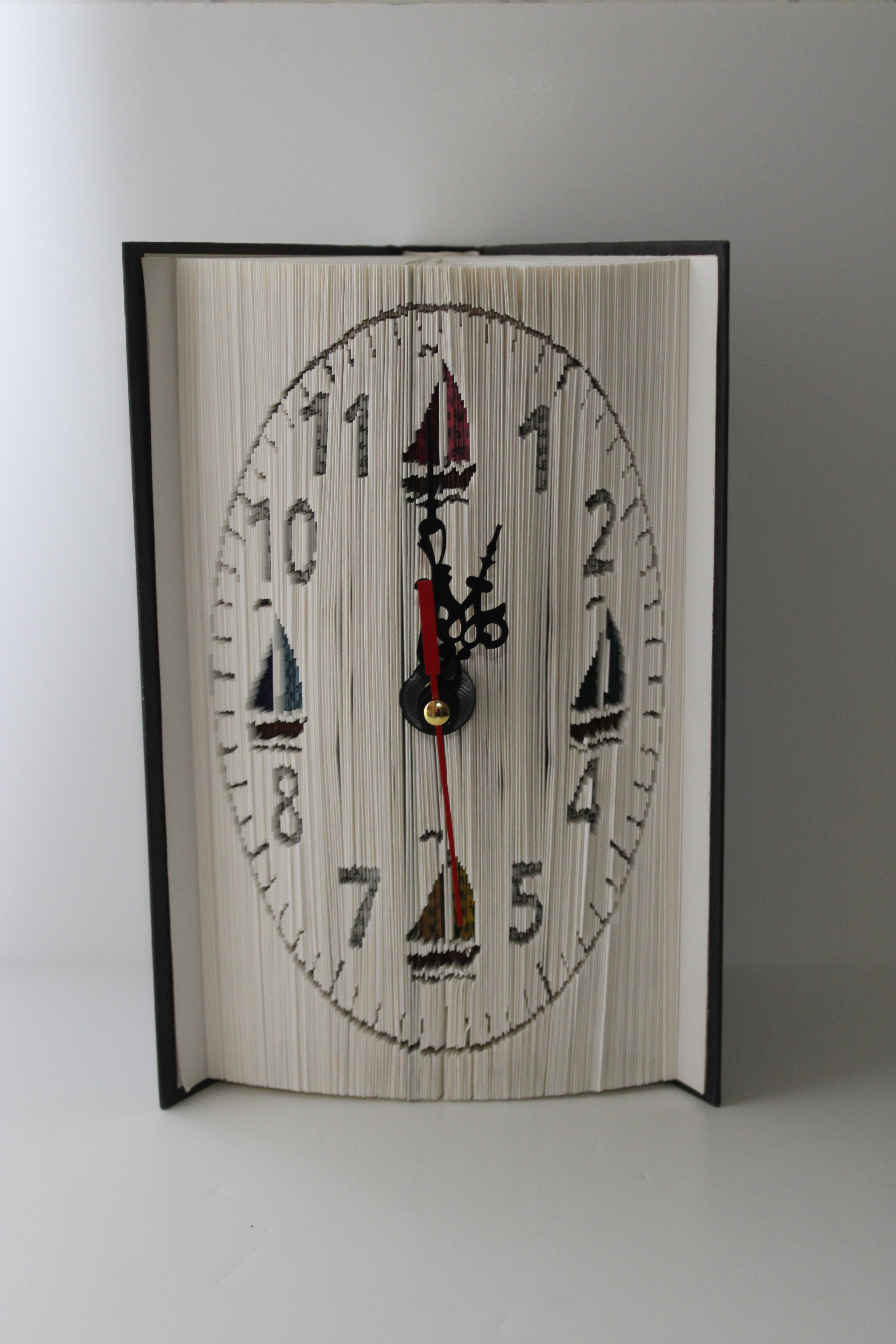 Livre pendule voiliers en couleur