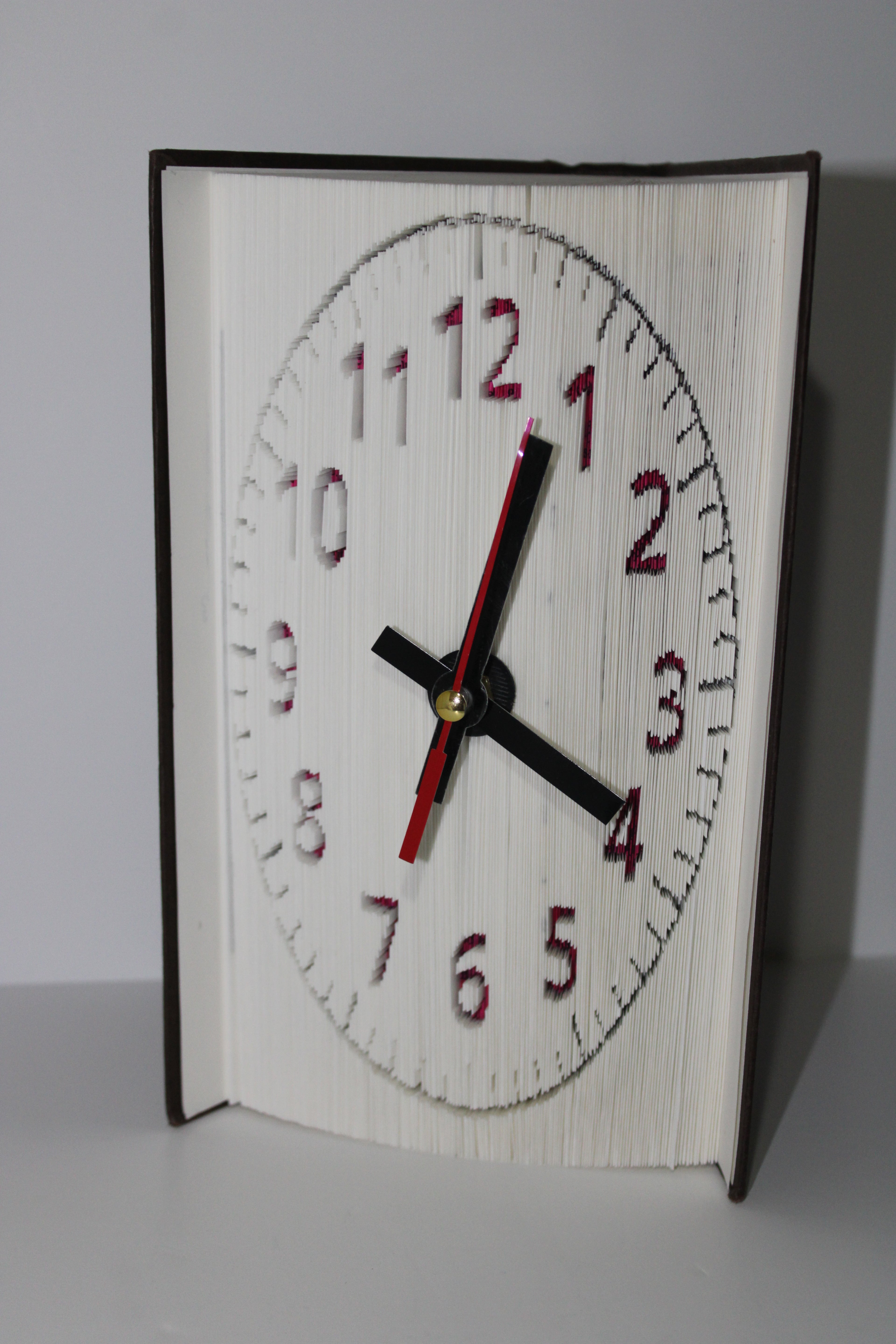 Livre pendule chiffres rose