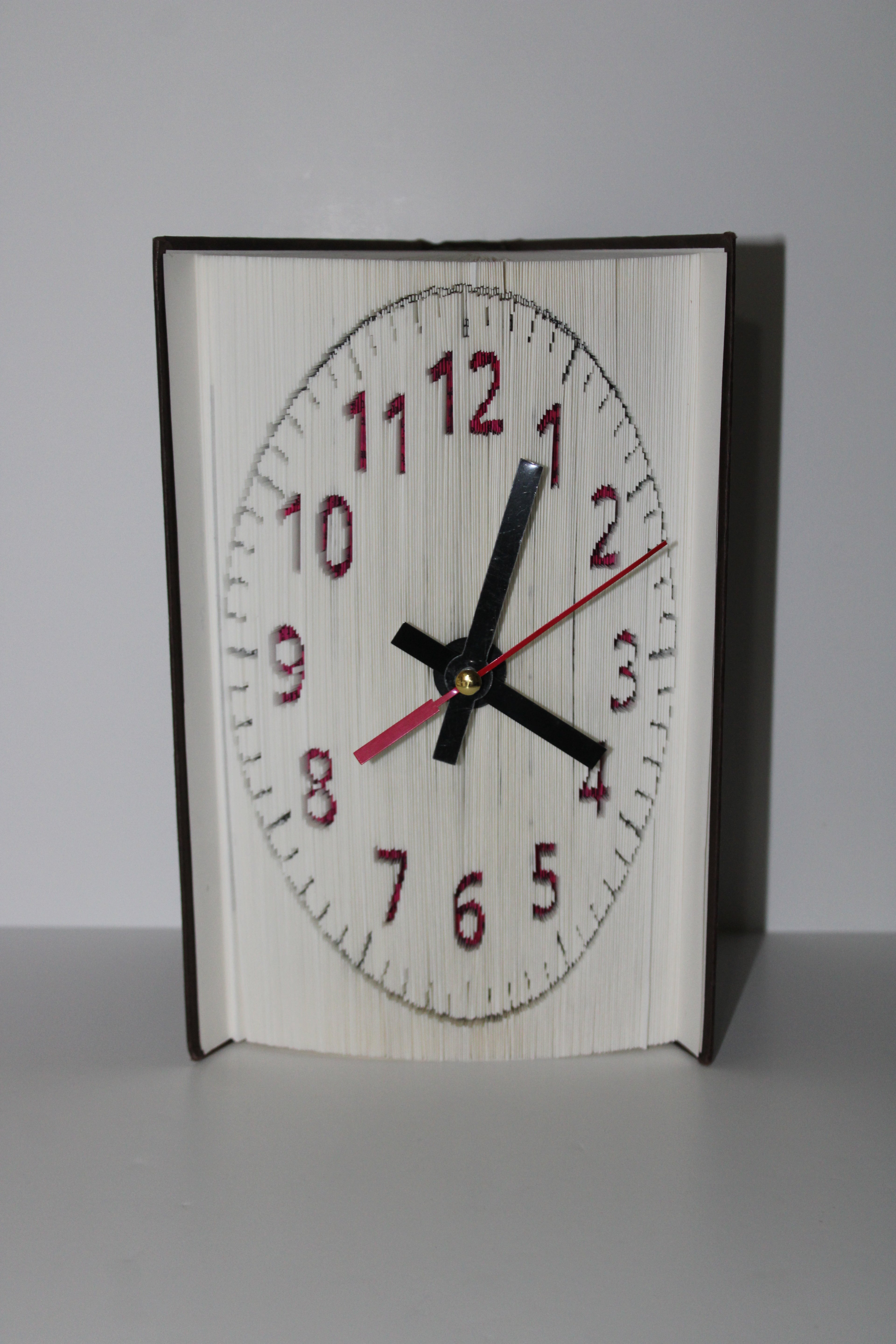 Livre pendule chiffres rose