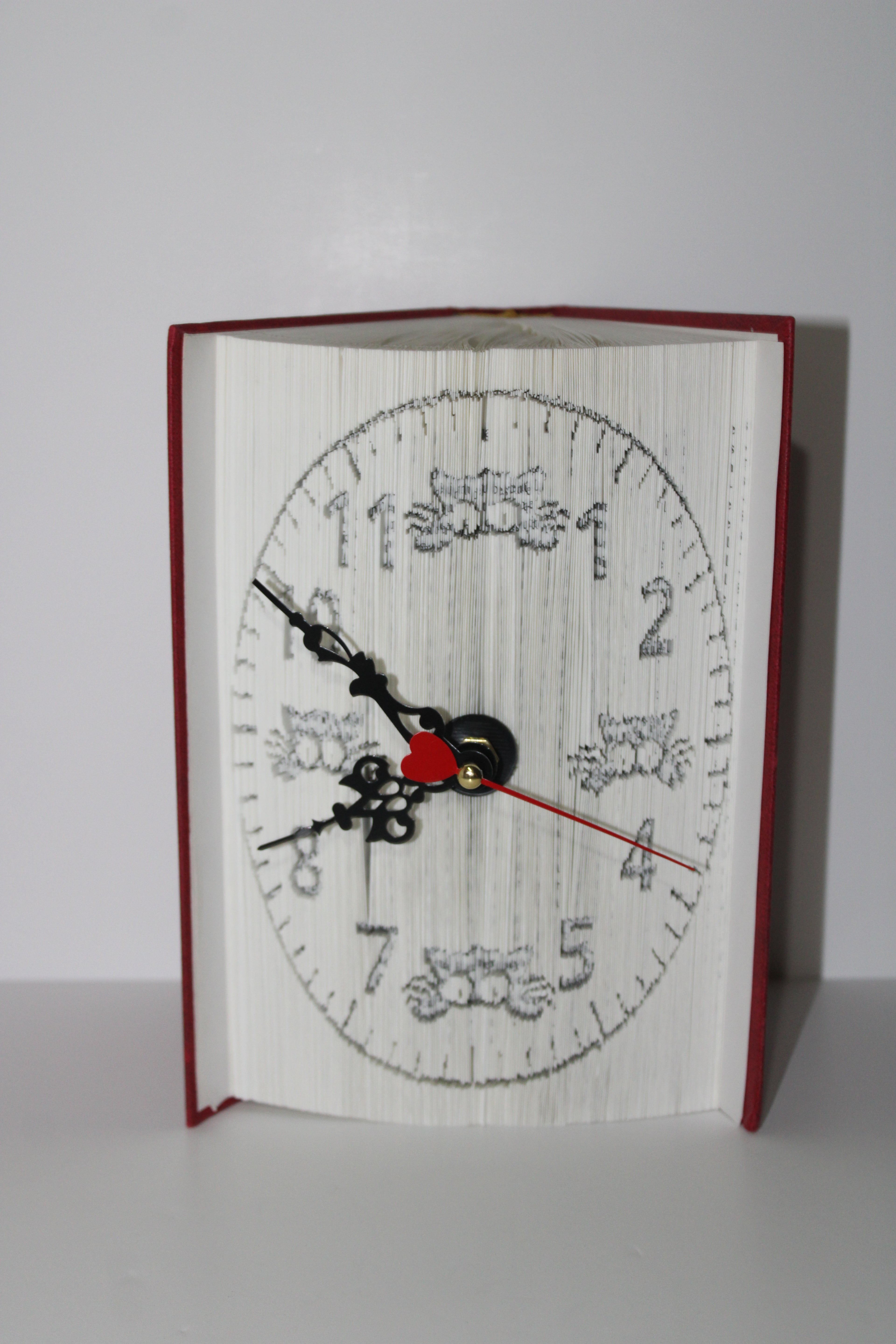 Livre pendule chat rigolo