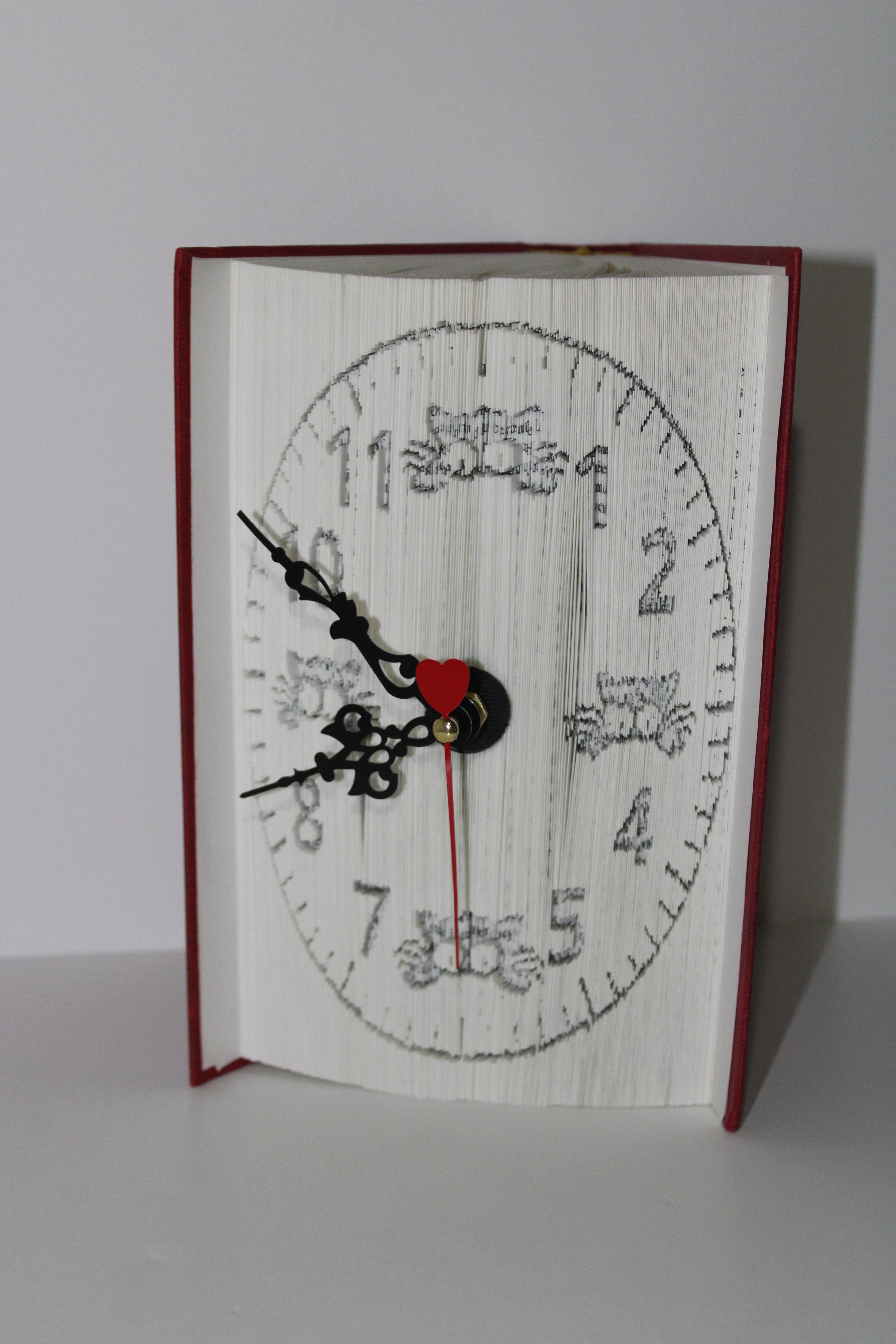 Livre pendule chat rigolo