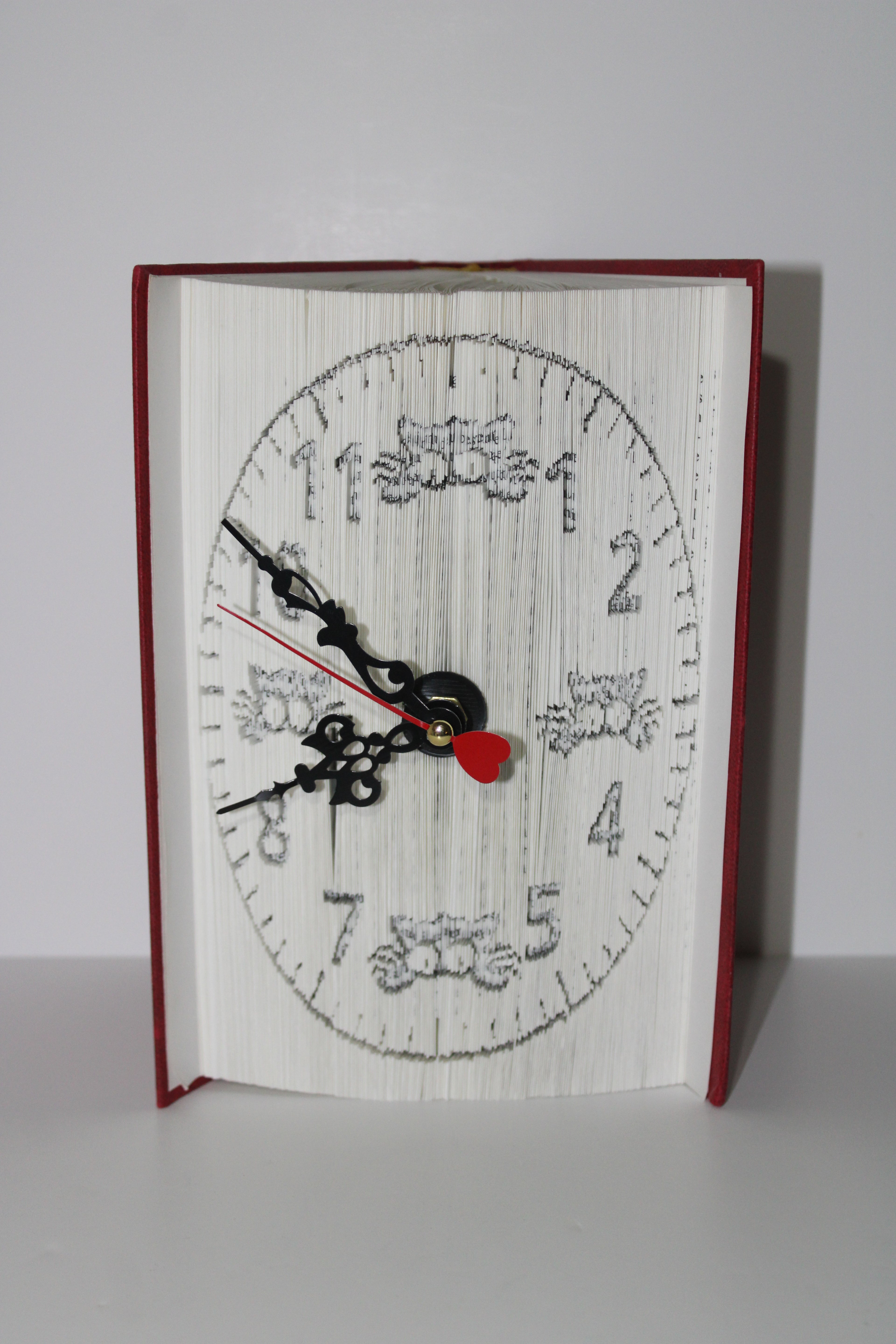Livre pendule chat rigolo
