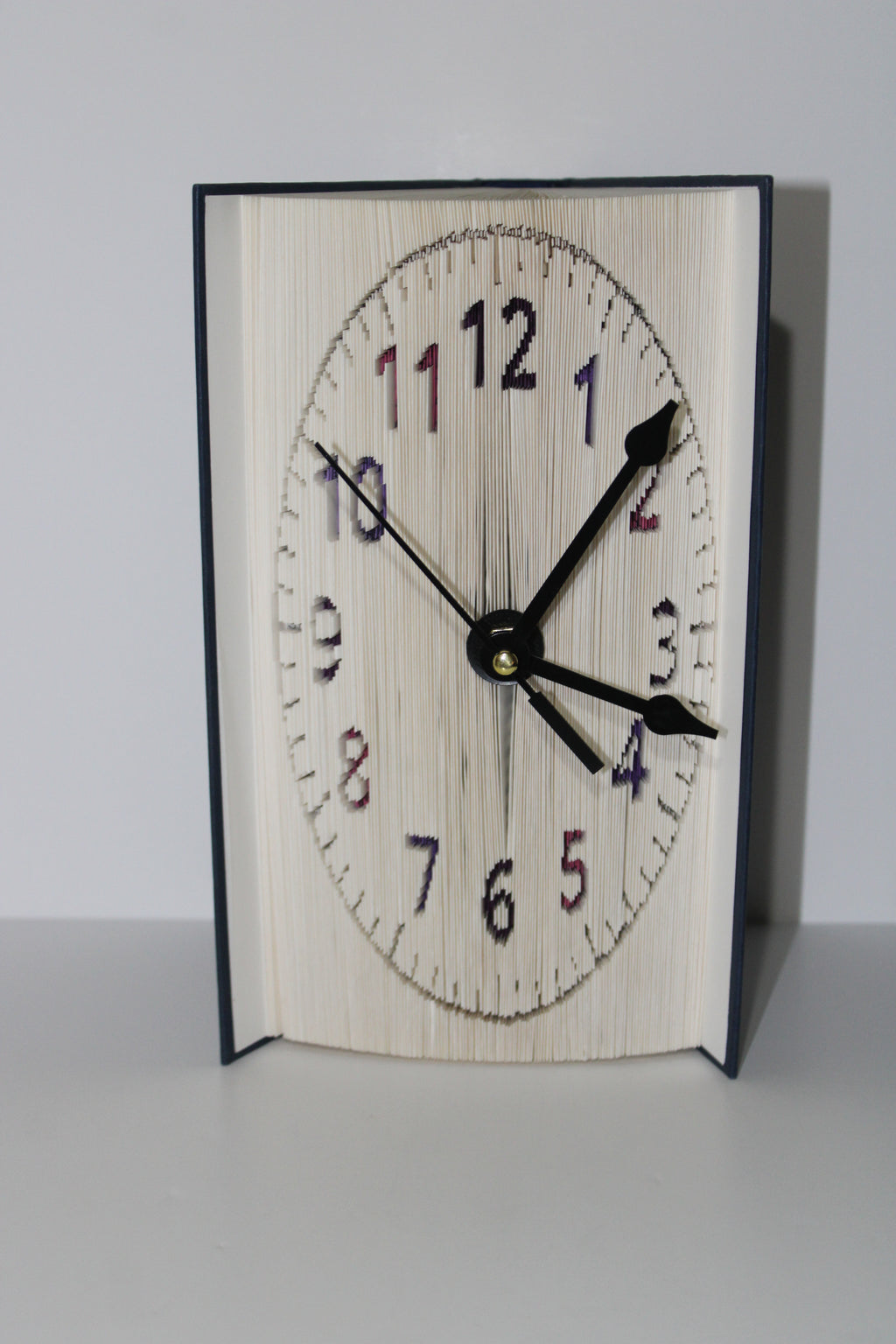 Livre pendule chiffres multi couleur