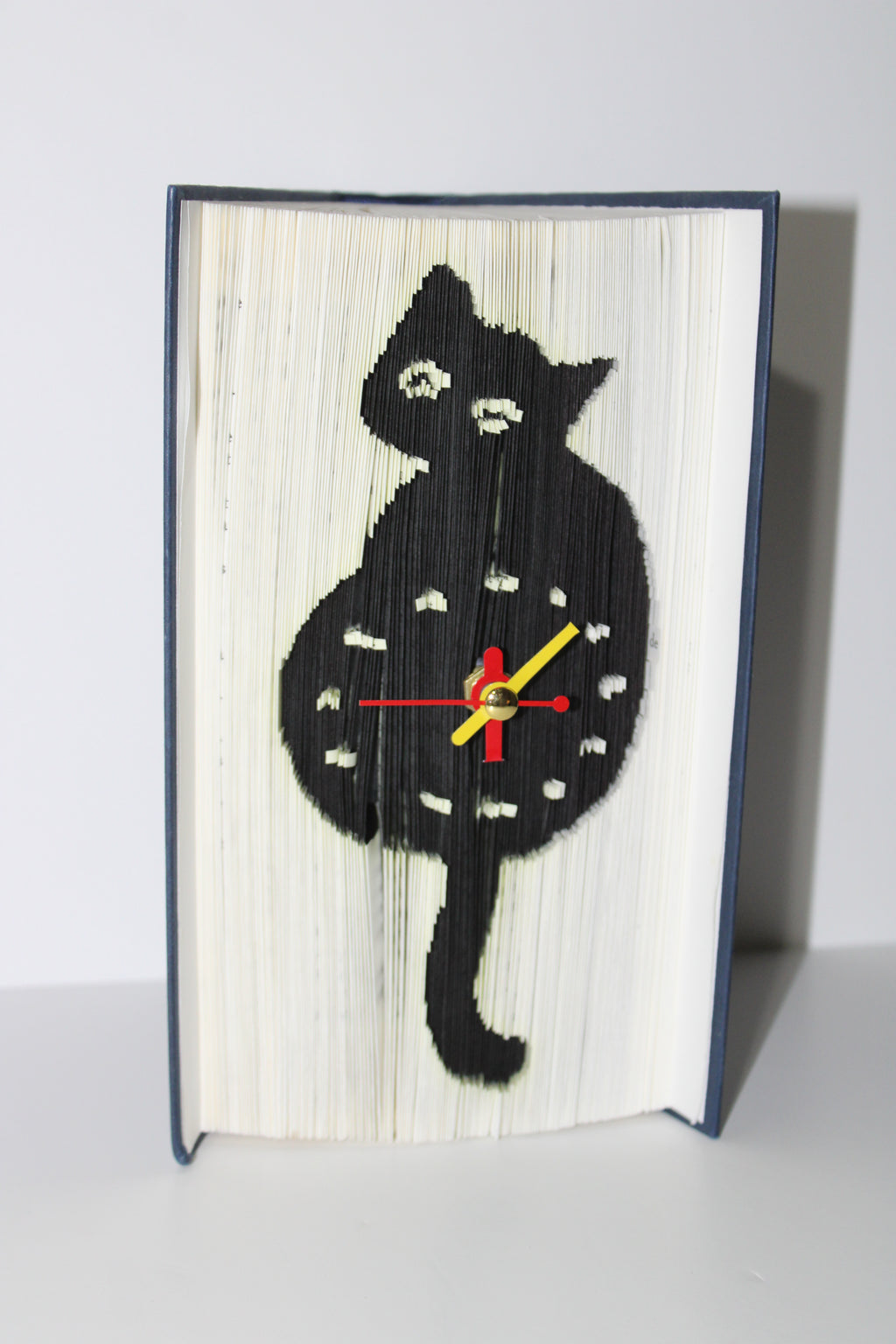 Livre pendule chat noir