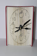 Livre pendule pommes aiguilles couverts
