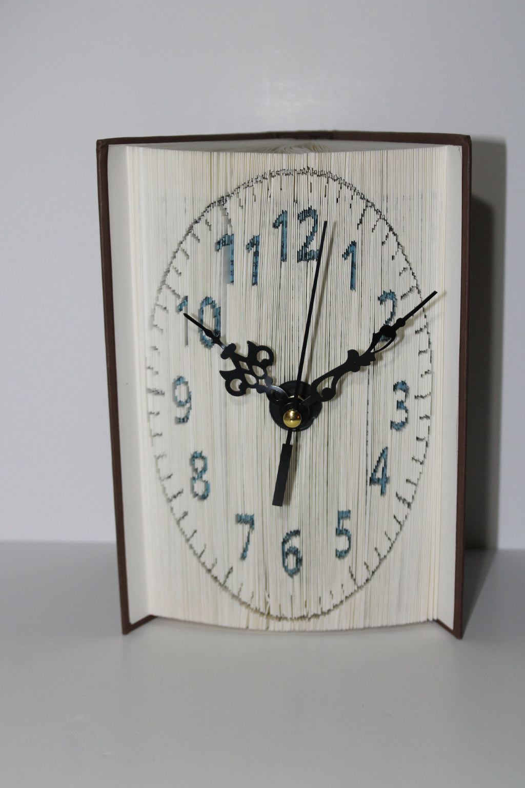 Livre pendule chiffres bleu