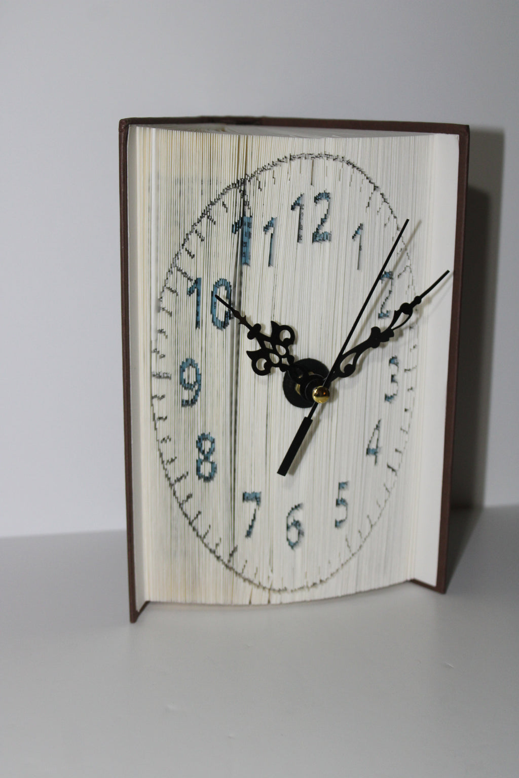 Livre pendule chiffres bleu