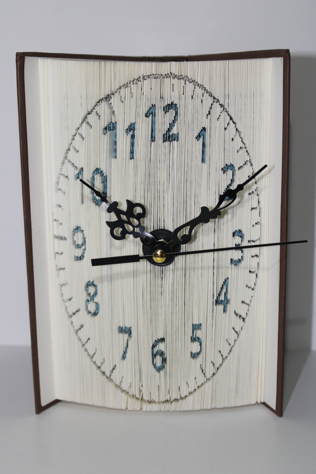 Livre pendule chiffres bleu