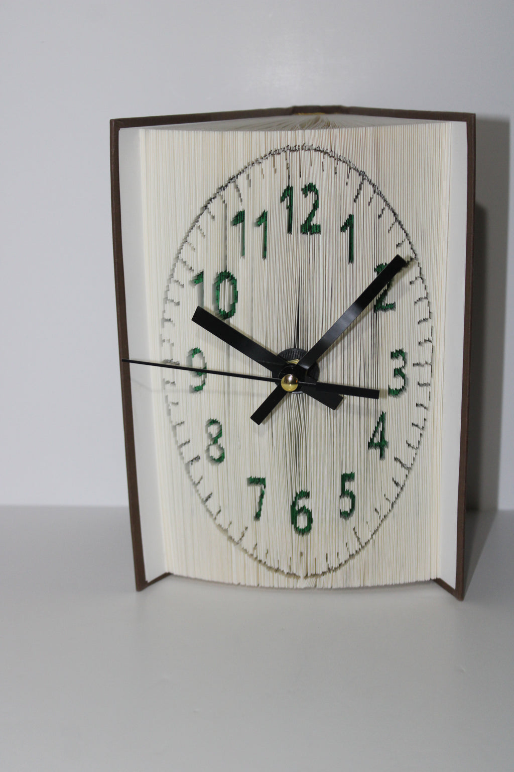 Livre pendule chiffres vert