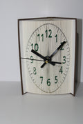 Livre pendule chiffres vert