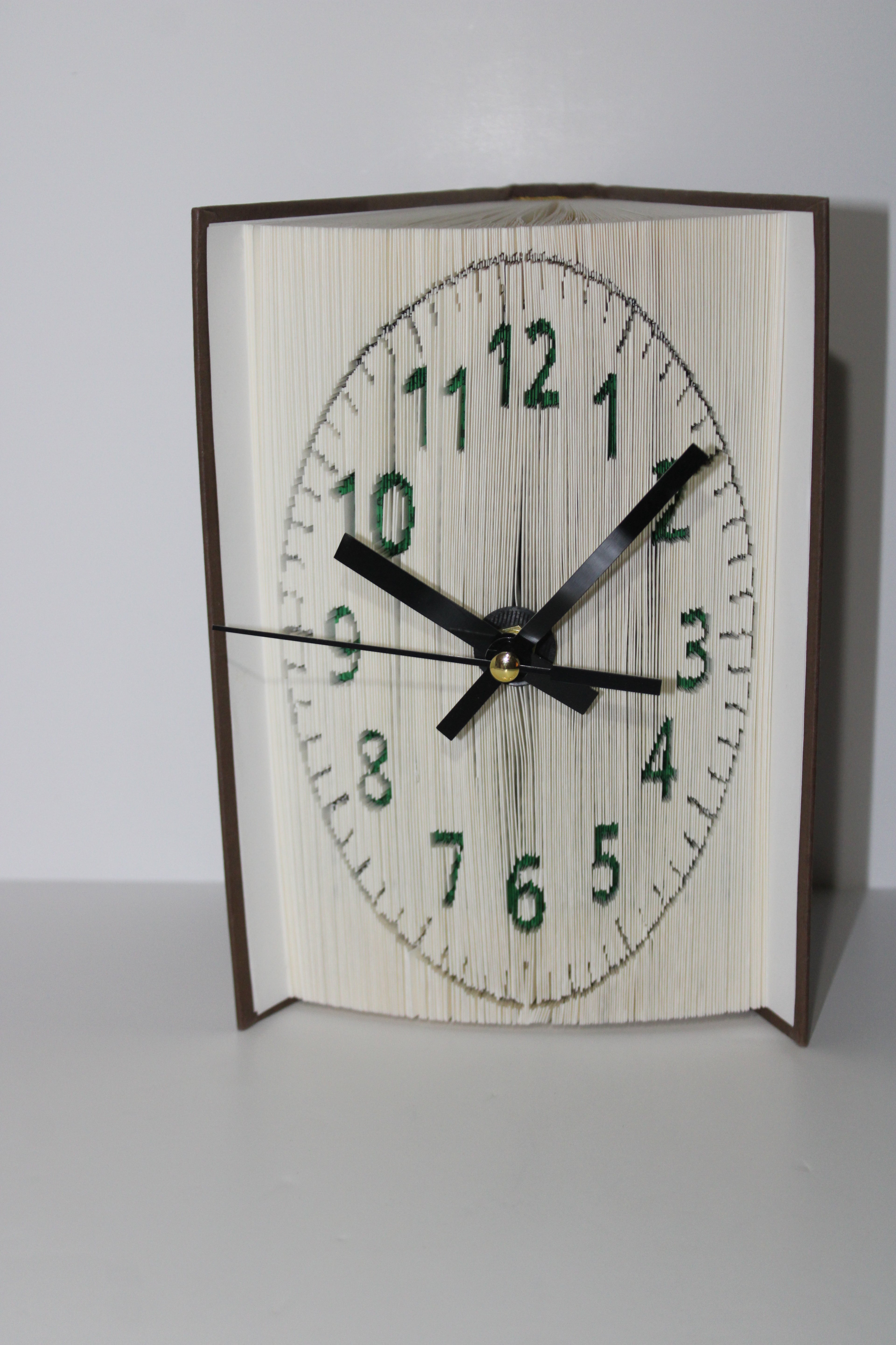 Livre pendule chiffres vert