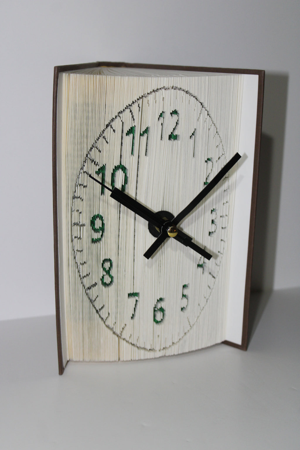 Livre pendule chiffres vert