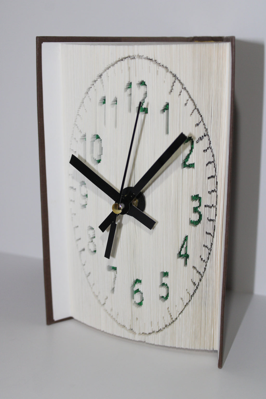 Livre pendule chiffres vert