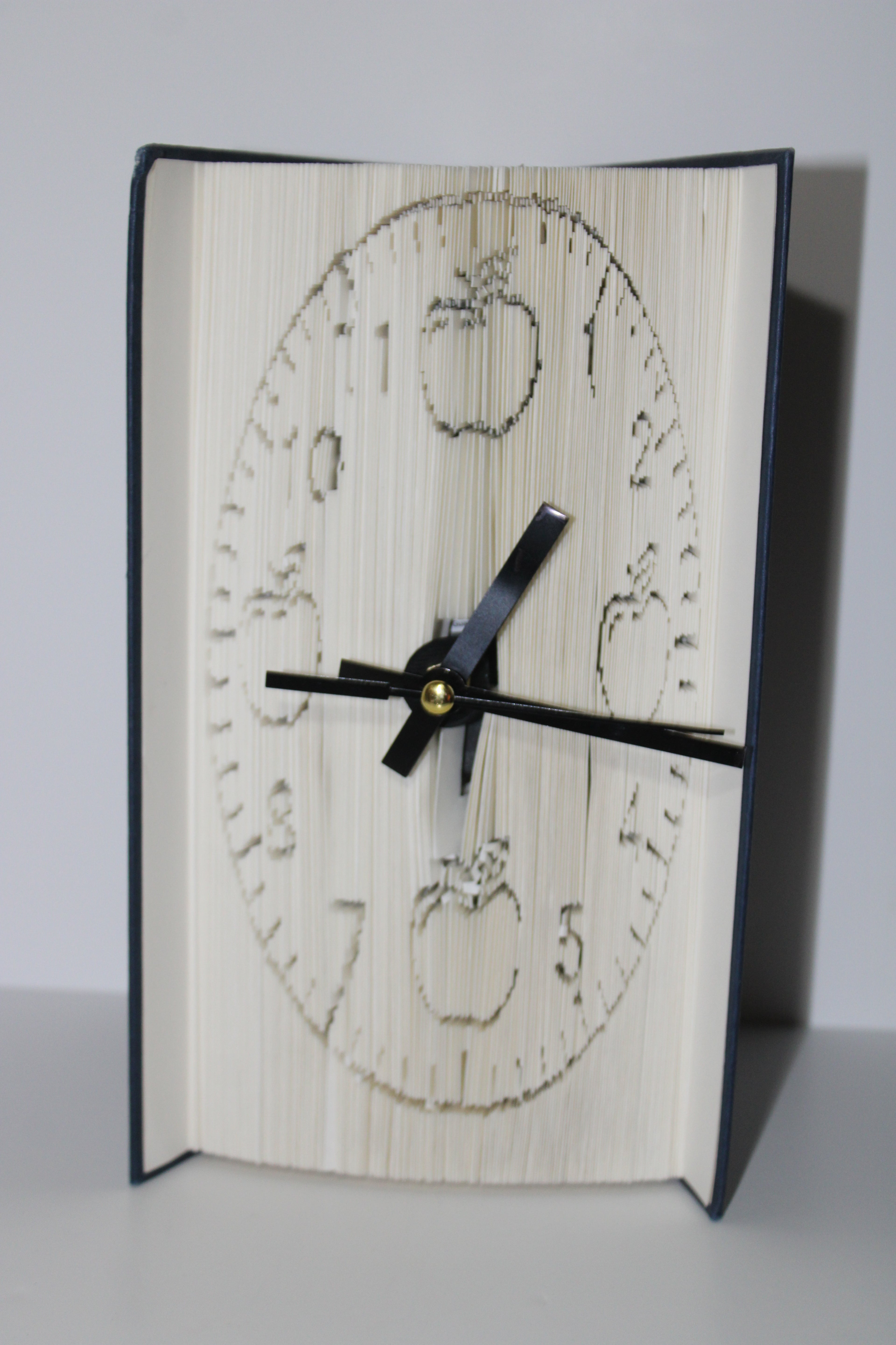 Livre pendule pommes