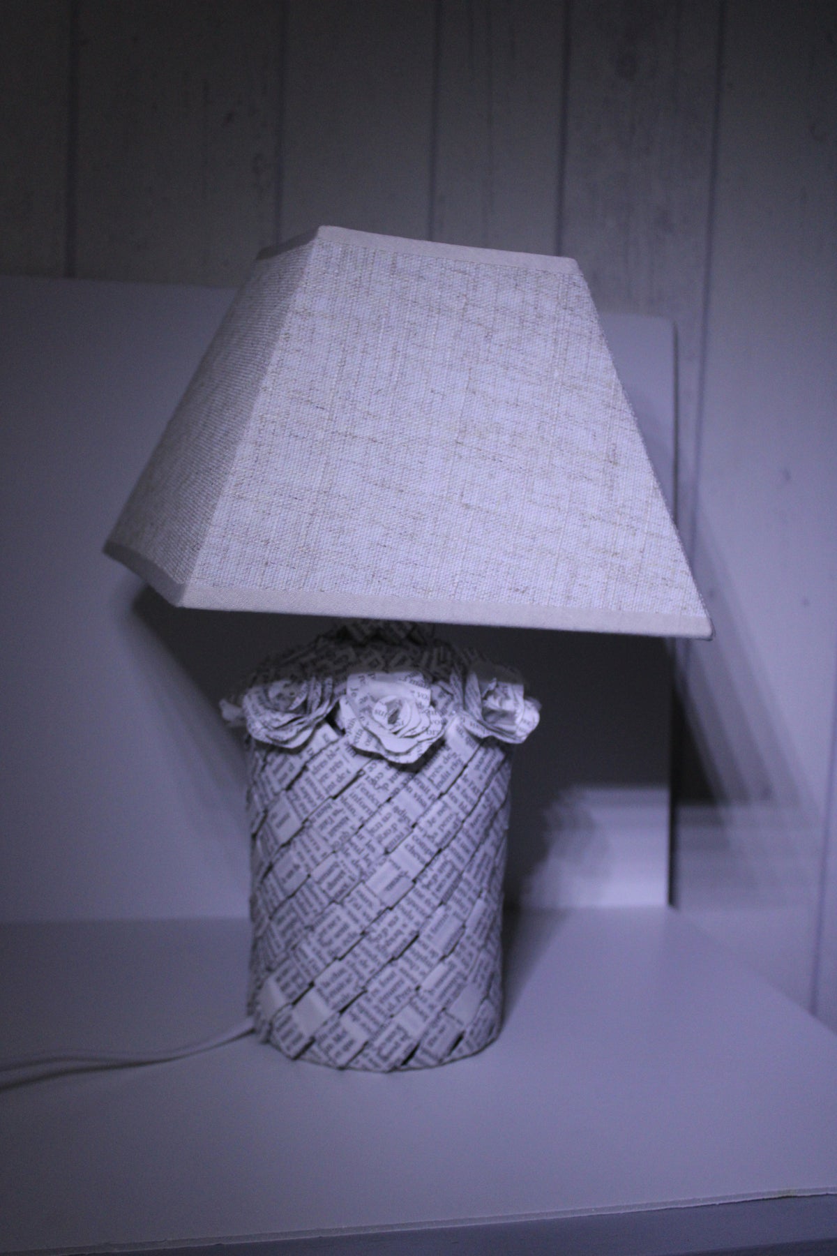 Livre lampe roses en papier
