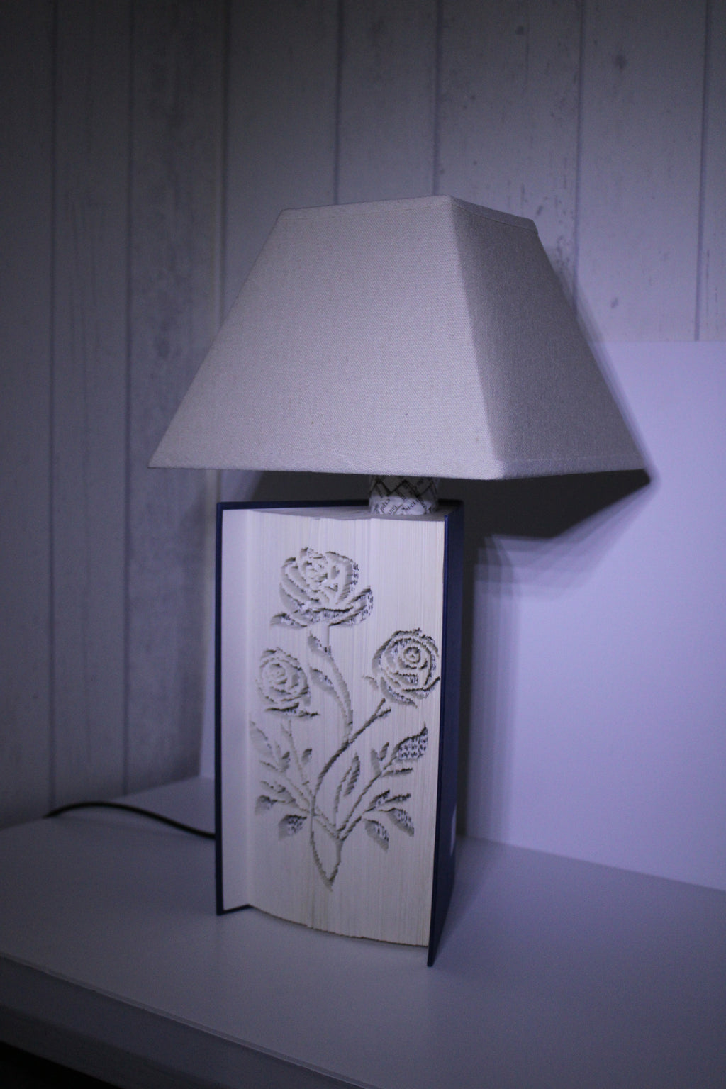 Livre lampe bouquet de roses