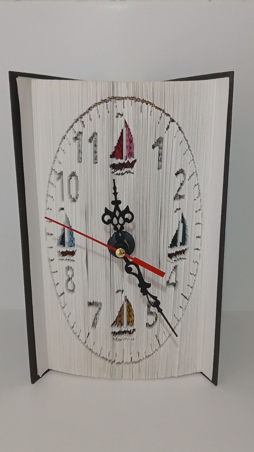Livre pendule voiliers en couleur