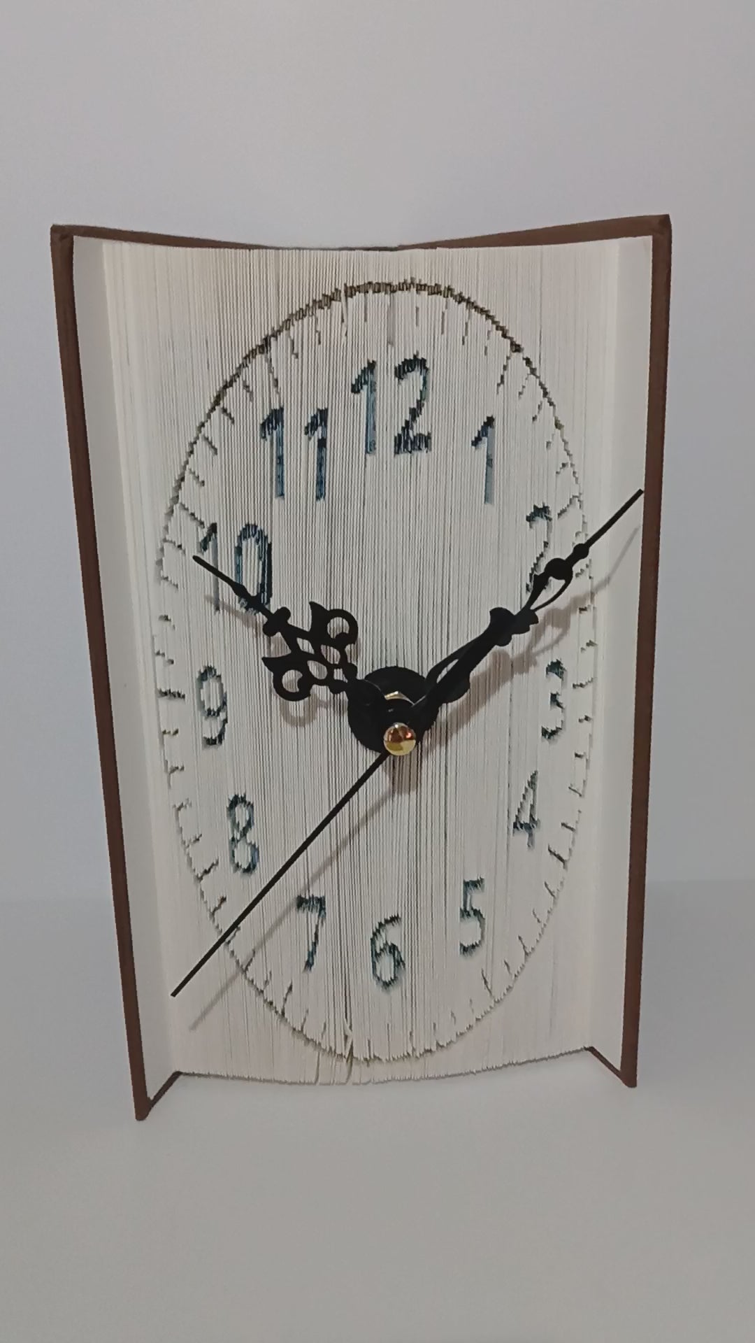 Livre pendule chiffres bleu