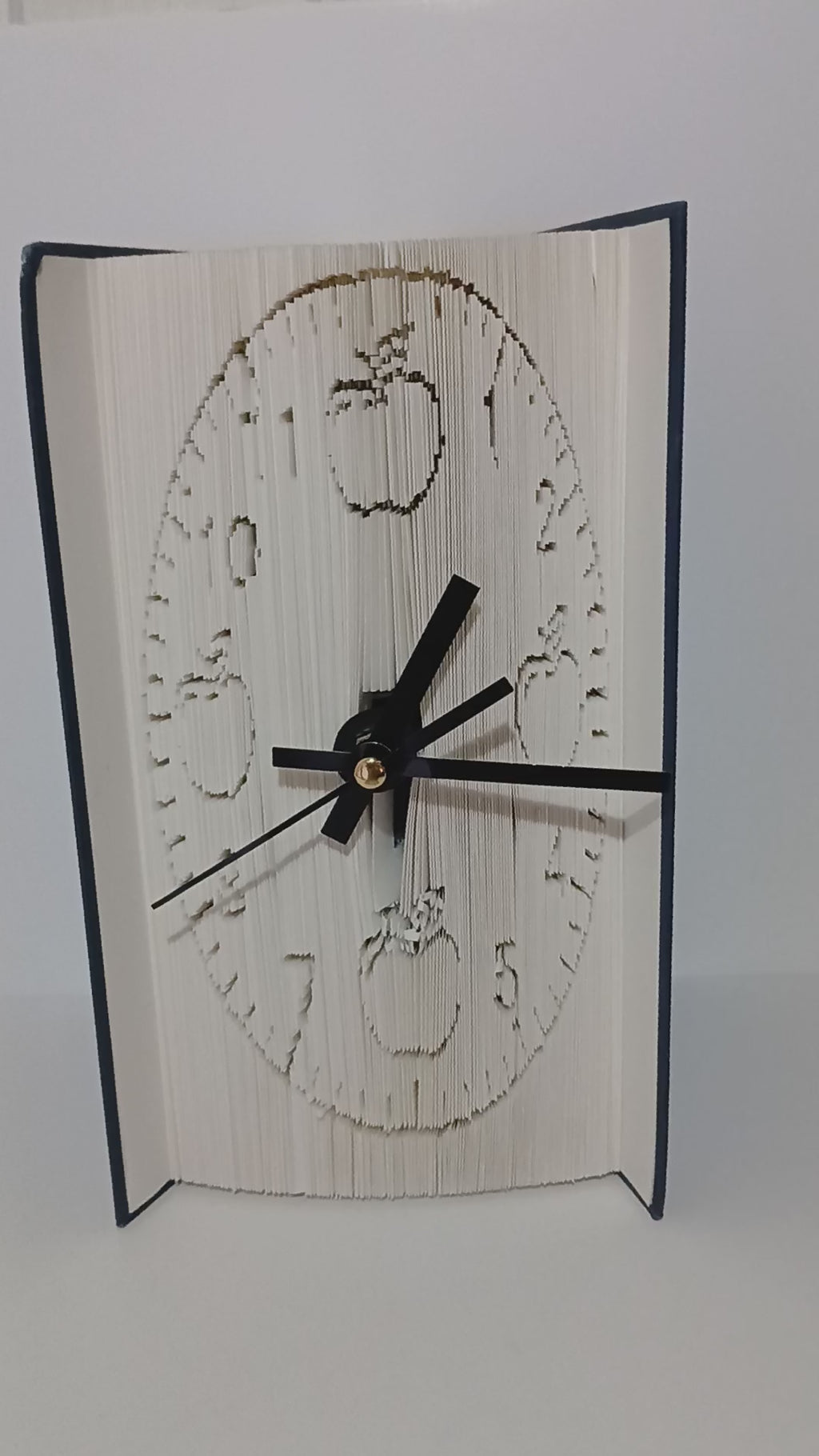Livre pendule pommes